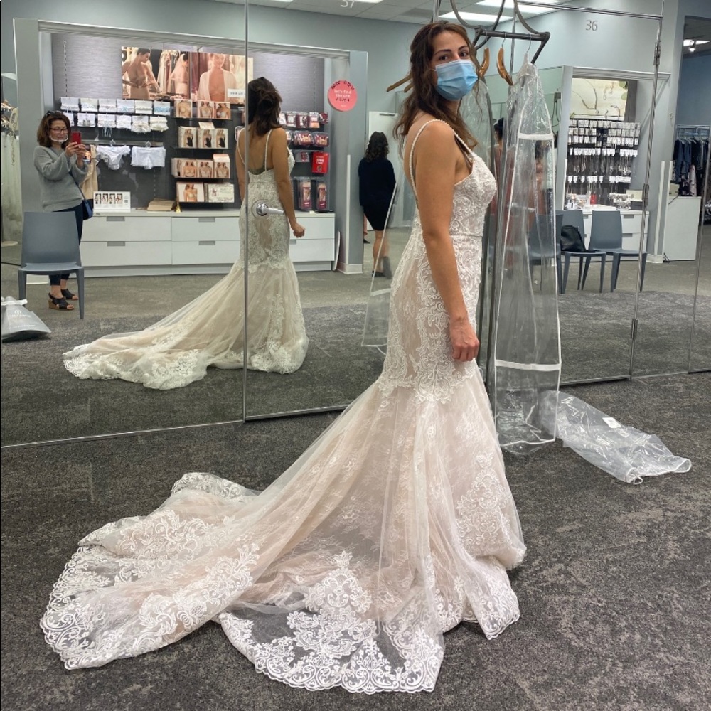 Beautiful Wedding Dress- Galina Signature Lace Mermaid with Slip - Picture 9 of 14